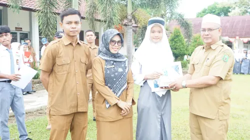 Penyerahan Cinra mata LKS Desain grafis dan IT Software solution 